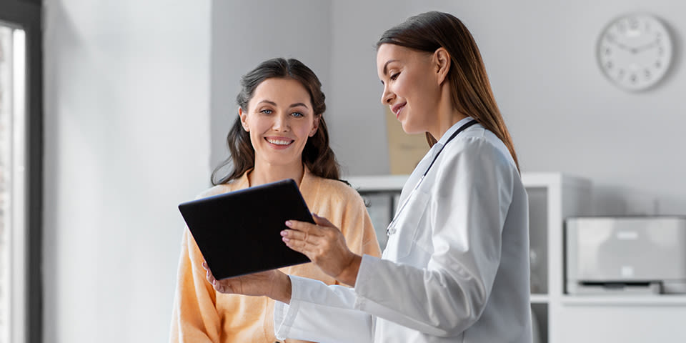 Rebond - Docteur et sa patiente à l'hôpital