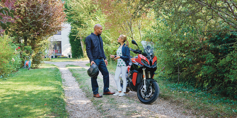 Cerise moto rebond