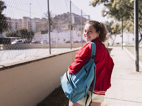 GDMR - GMED - Visuel adolescente qui marche rebond 600x450