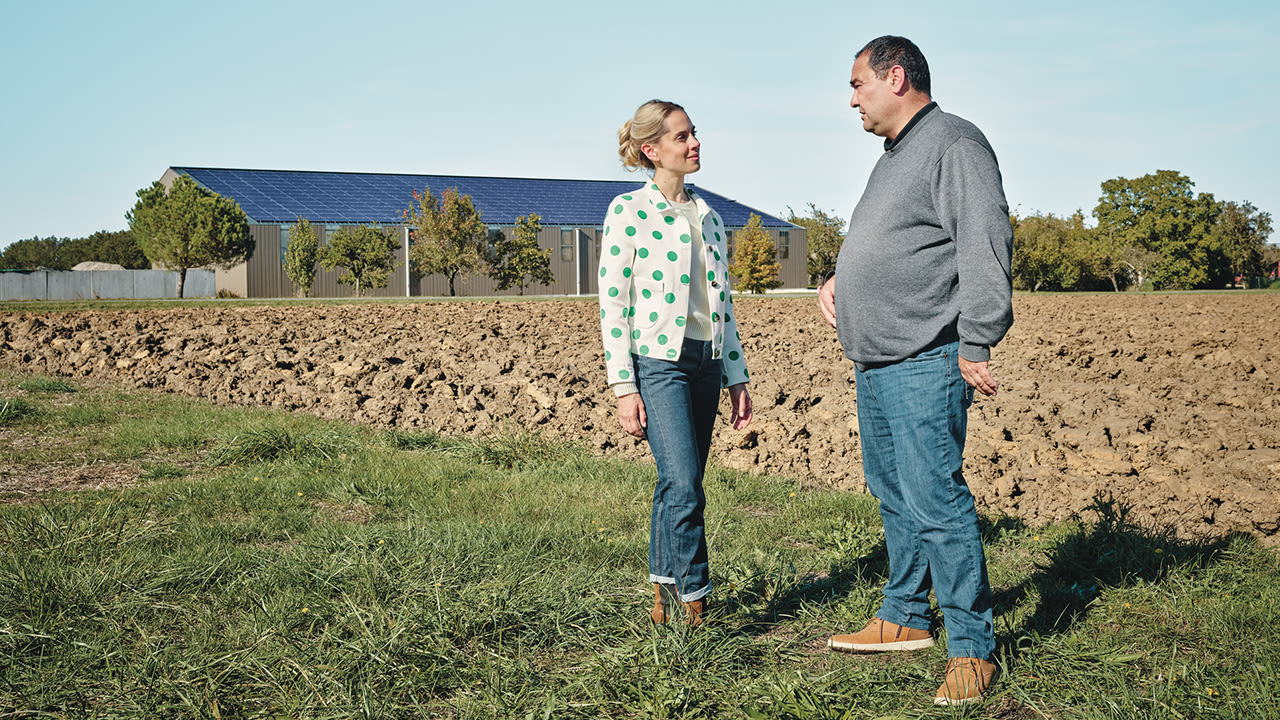 Bannière Cerise blonde - Agriculteur - champ - bâtiment photovoltaïque