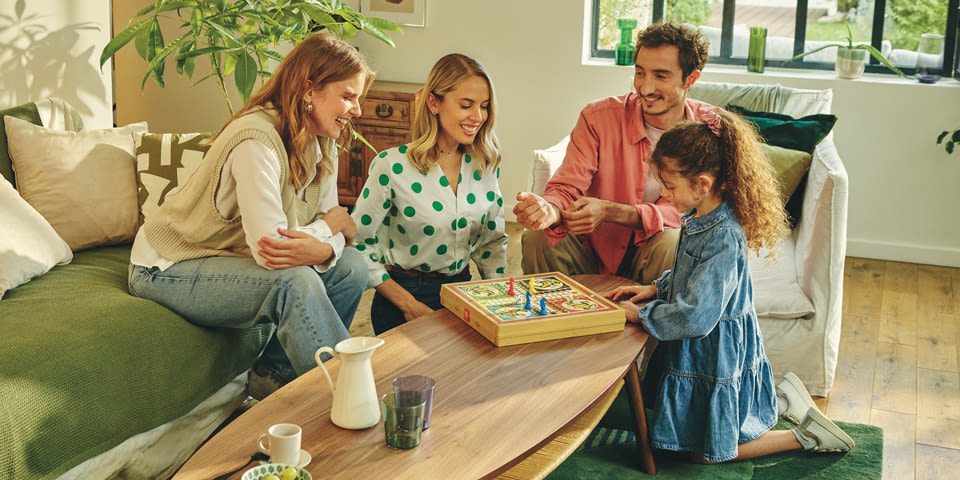 Rebond - Cerise blonde - Cerise avec une famille en train de jouer